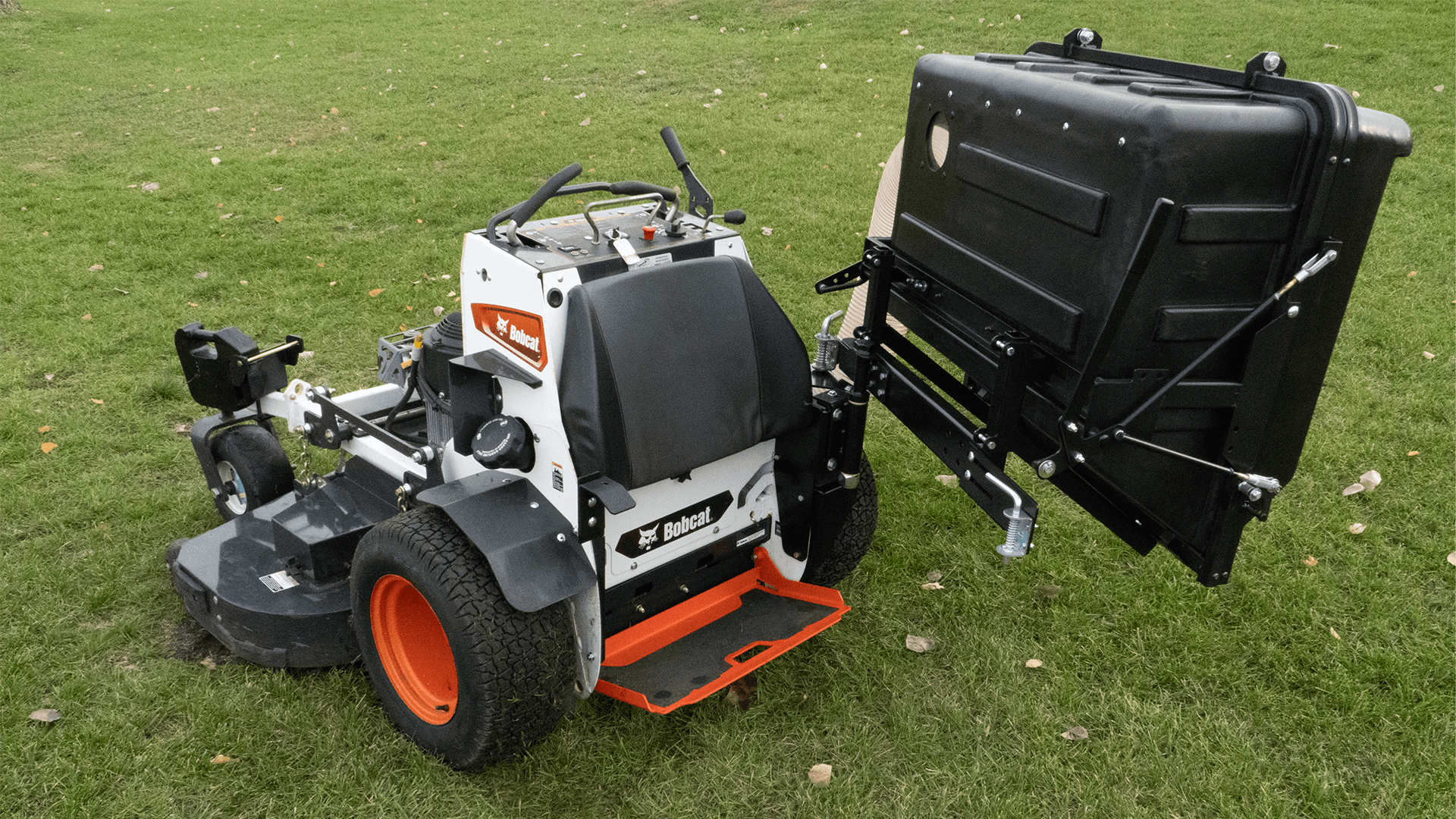 Bobcat ZS4000 Dump side grass catcher