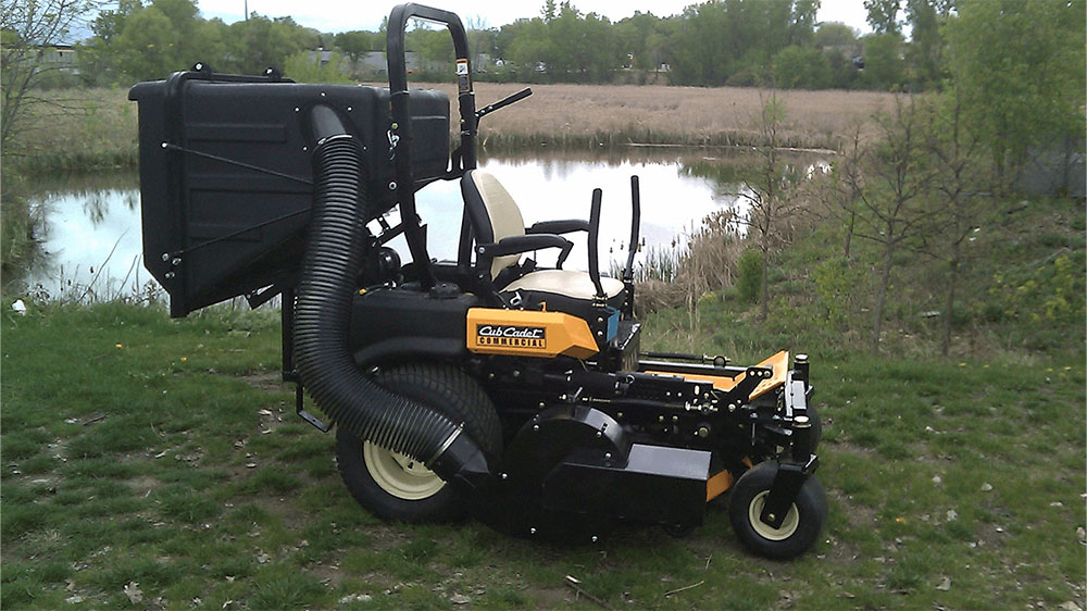 Cub Cadet Bagger PV 18 Dump Catcher on the Tank