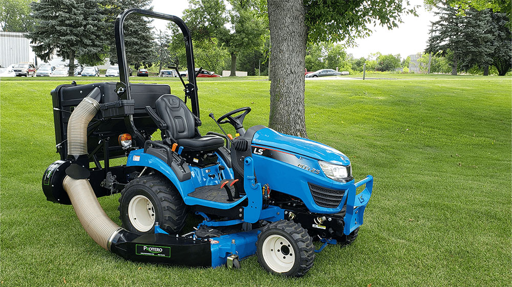 New Holland Bagger Protero PV18 PTO Grass Catcher (Shown on LS MT)